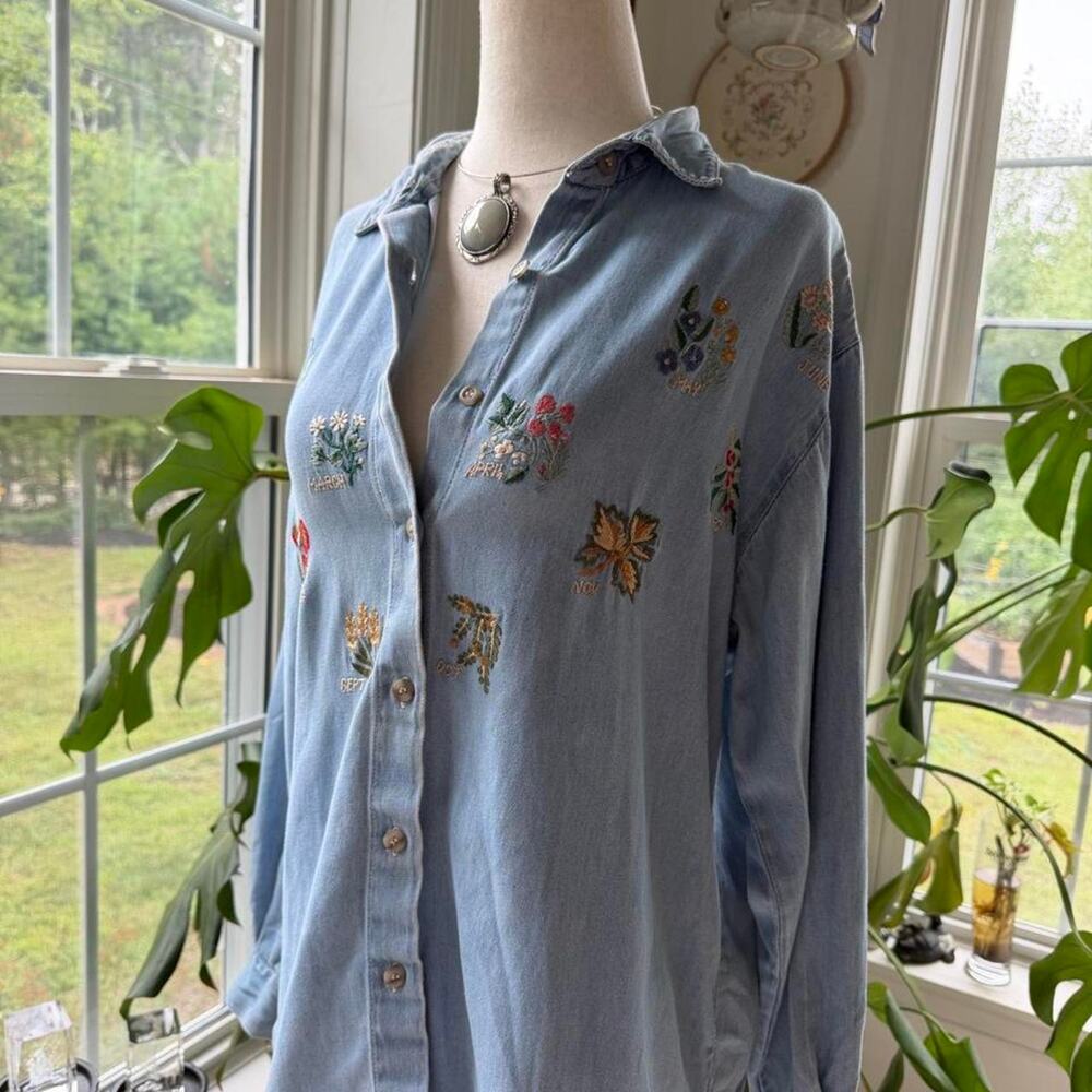 Vintage 90s Floral Embroidered Cotton Denim Button Up Shirt
